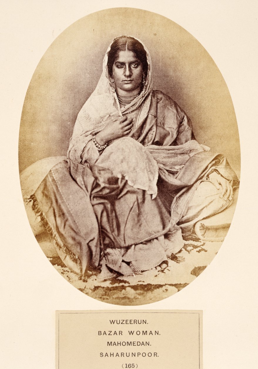 Wuzeerun，Bazar Woman，Mahomedan，Saharunpoor，来自印度人民，J. Forbes Watson，1868年出版（蛋白印刷品） 作者 英国摄影师