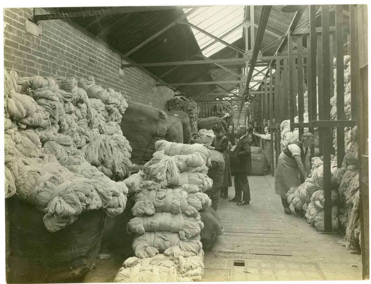 纱线商店，地毯厂，1923年 作者 英国摄影师