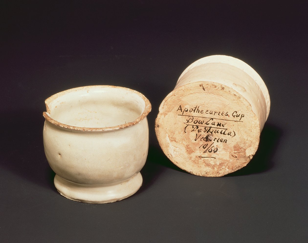 药房杯，Bow Lane，c.1630（陶器） 作者 英语学校