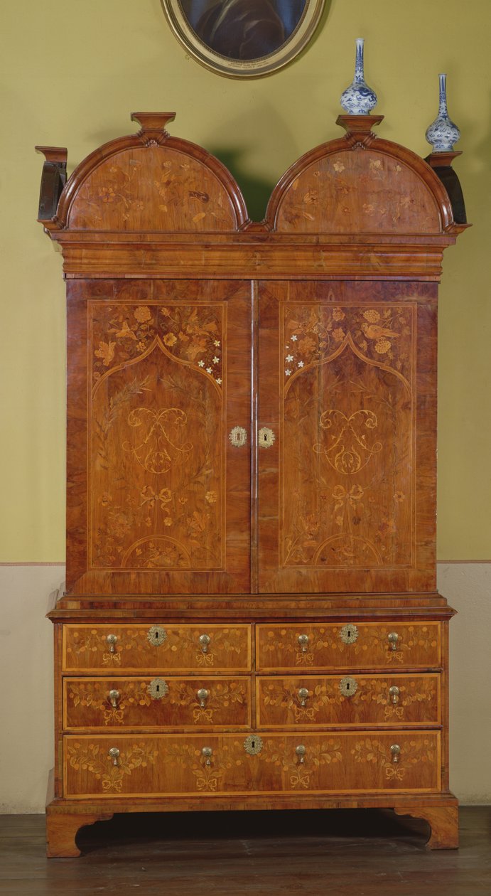 内阁，c.1700（核桃镶嵌） 作者 英语学校