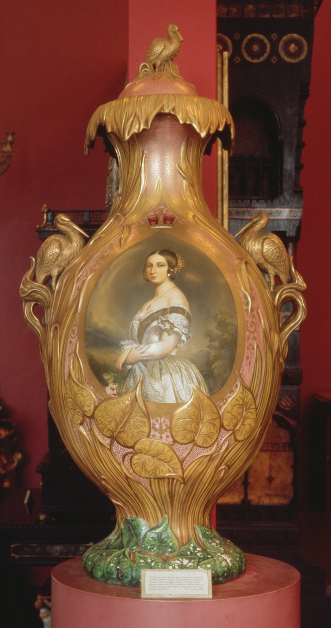 纪念花瓶与维多利亚女王的肖像，1851年（陶瓷） 作者 英语学校