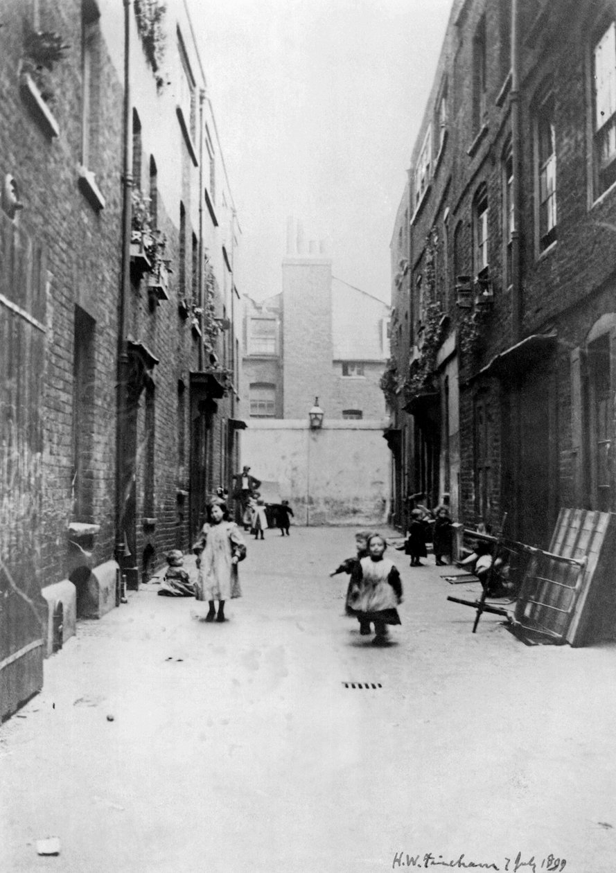 伦敦贫民窟，1899年 作者 英语学校