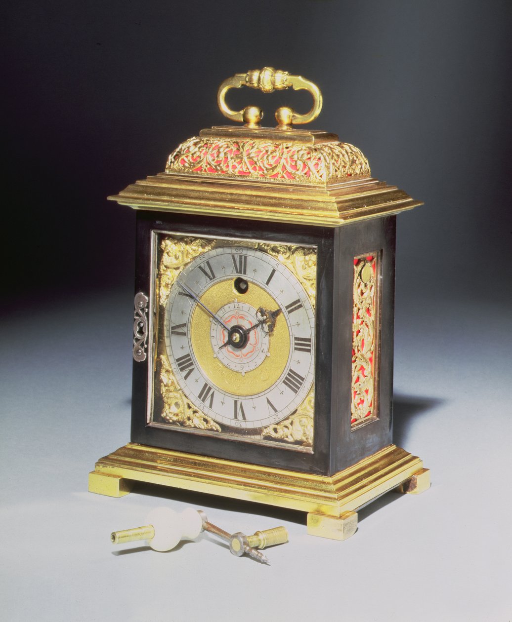 微缩支架时钟，带有蓝钢和镀金金属外壳，由Thomas Tompion（1639-1713），c.1710 作者 英语学校