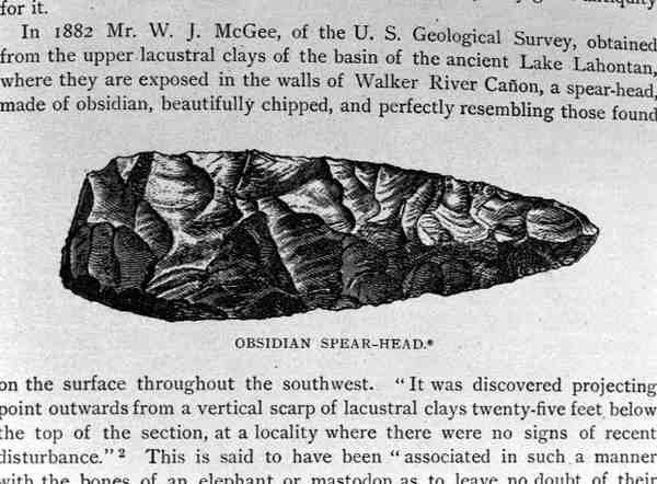 在Lahontan沉积物中发现的Obsidian Spear Head，来自美国的叙事和批判历史，酒吧。在1889年 作者 英语学校