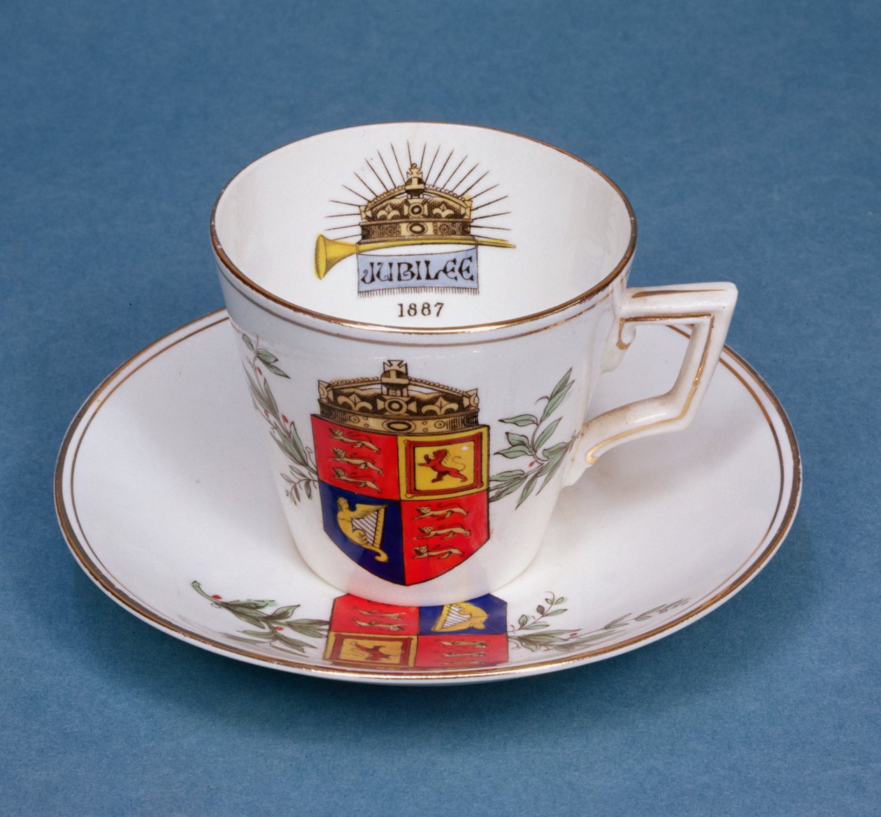 普利茅斯瓷杯和茶碟纪念1887年维多利亚女王禧年（瓷器） 作者 英语学校