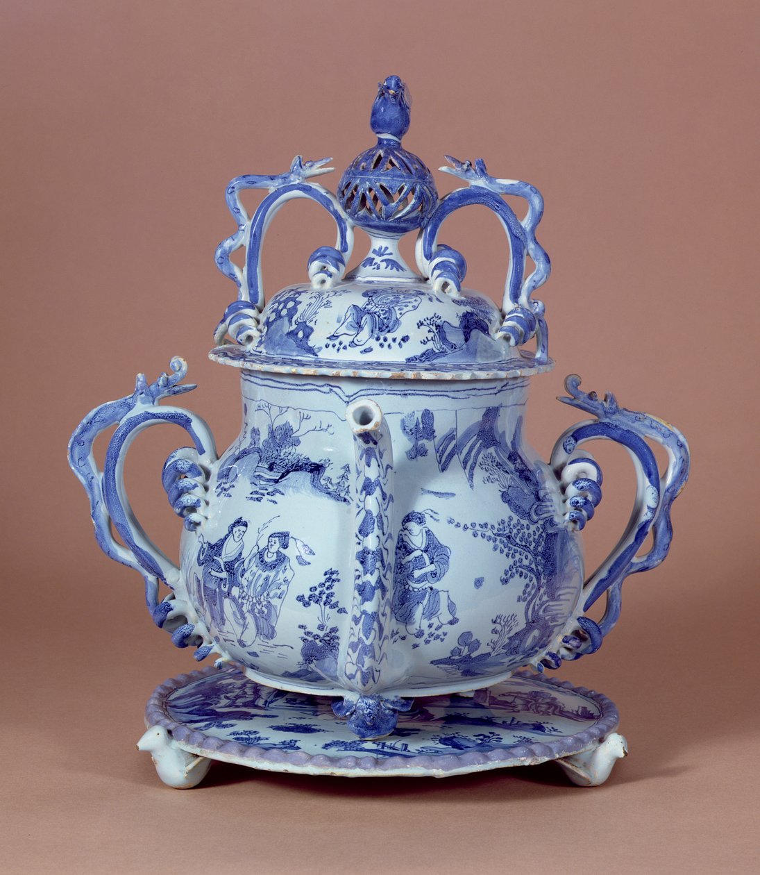 Posset Pot and Stand，Bristol，1685（锡釉陶器） 作者 英语学校