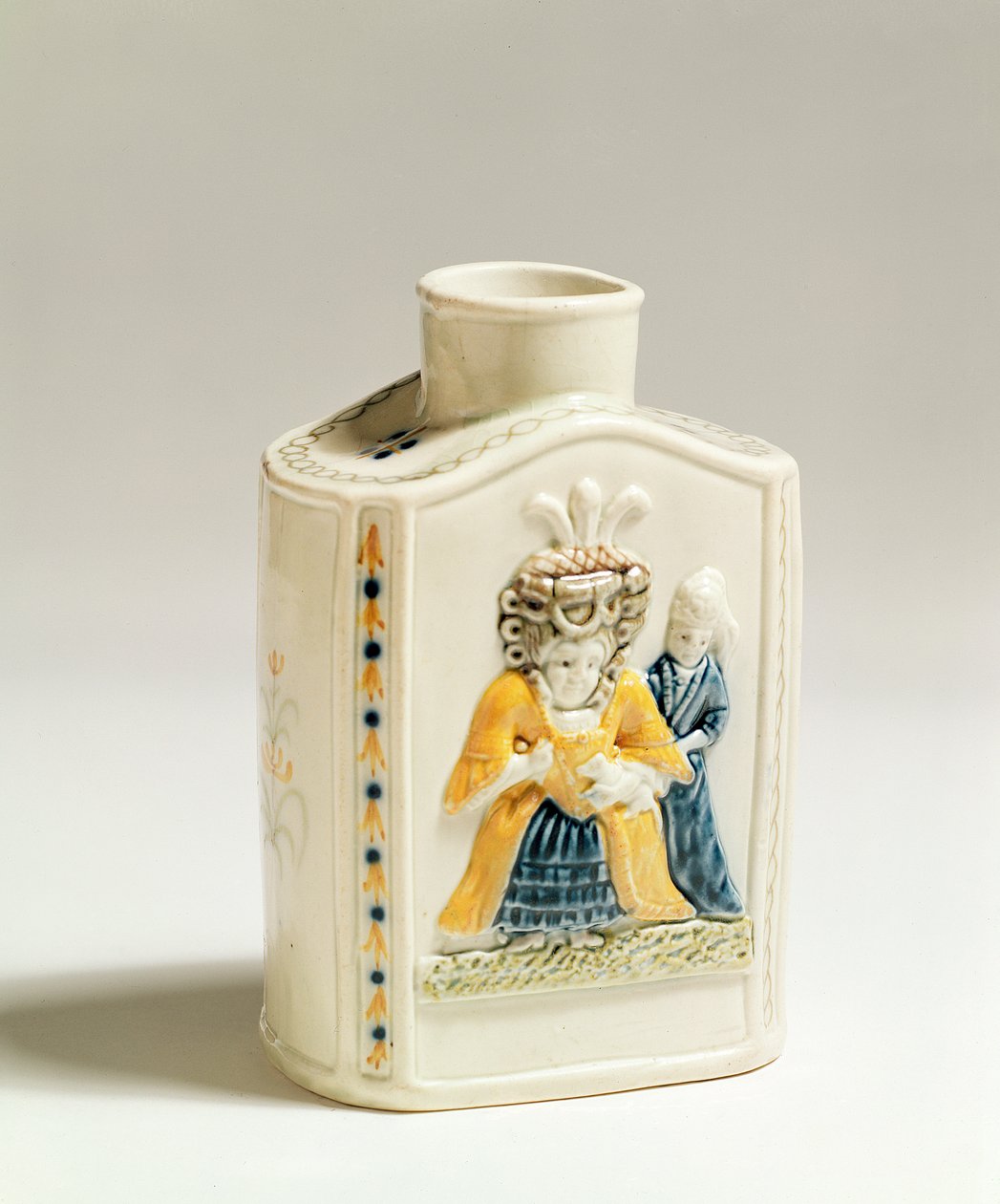 Prattware茶叶罐，饰有女士时尚漫画，c.1790-1800（陶瓷） 作者 英语学校