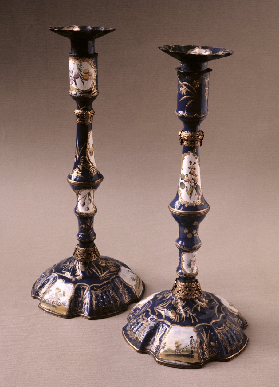南斯塔福德郡一对烛台，c.1765（陶瓷） 作者 英语学校