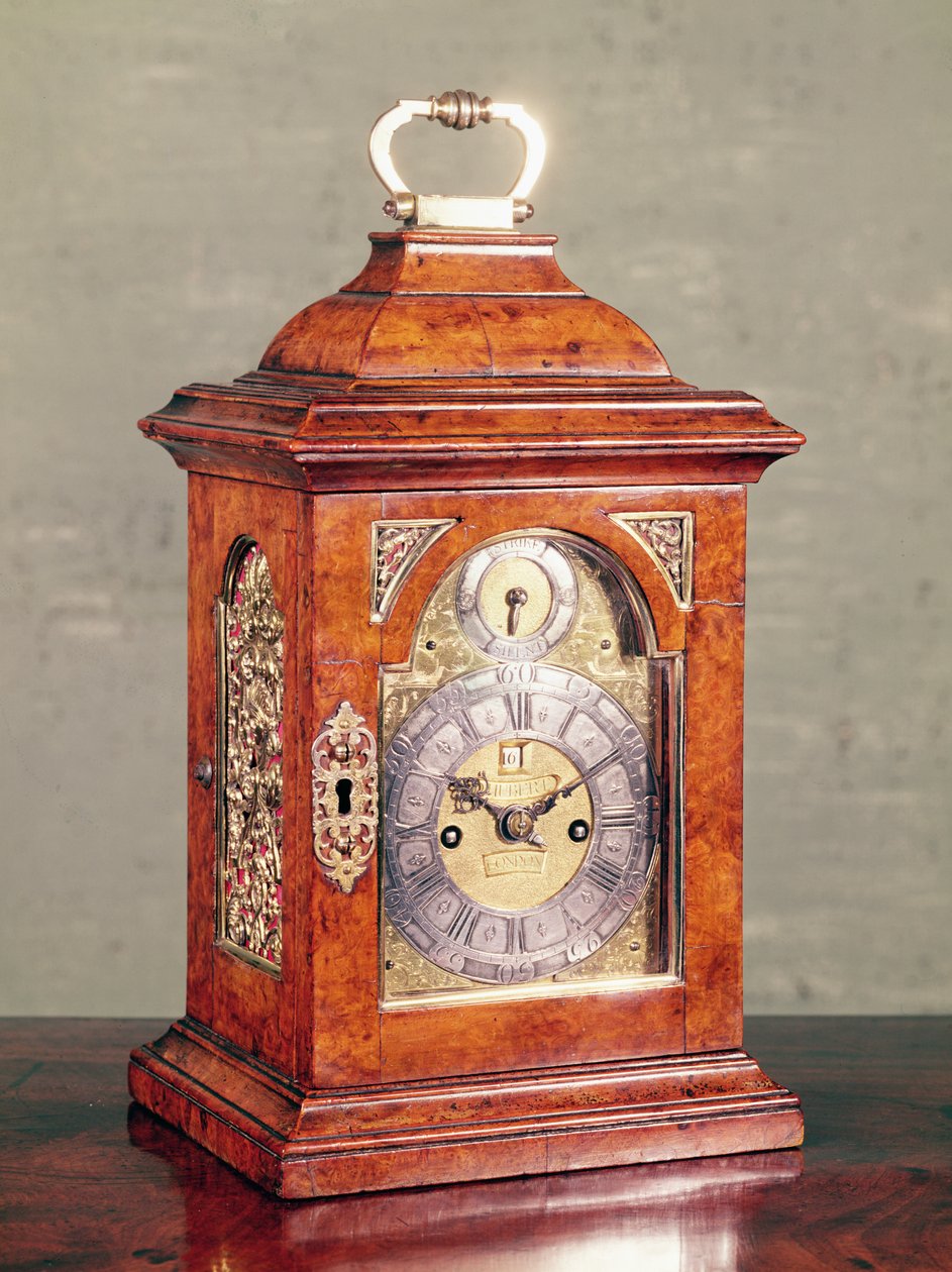 台钟，带银色镀金底座的胡桃木贴面表壳，作者David Hubert（1717-48页），c.1725 作者 英语学校