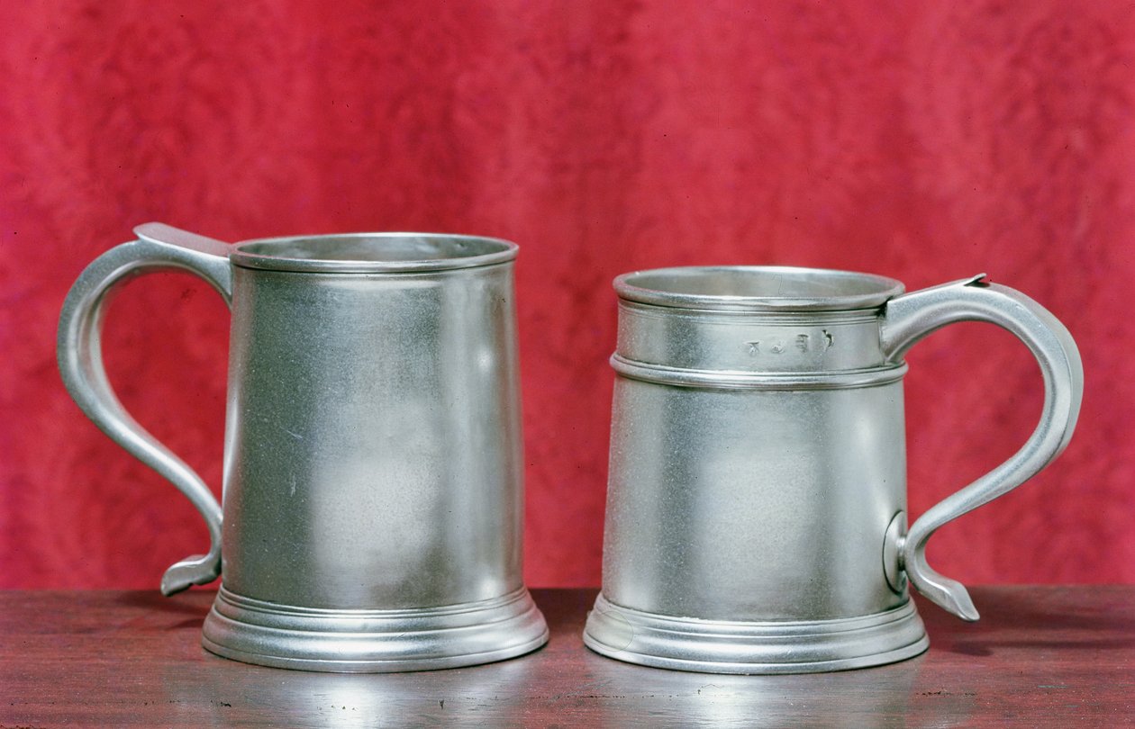 Tankards，从左到右：伦敦的Timbrell和Bentley，1713年;作者：伦敦的纳撒尼尔·洛克，1716年（银） 作者 英语学校