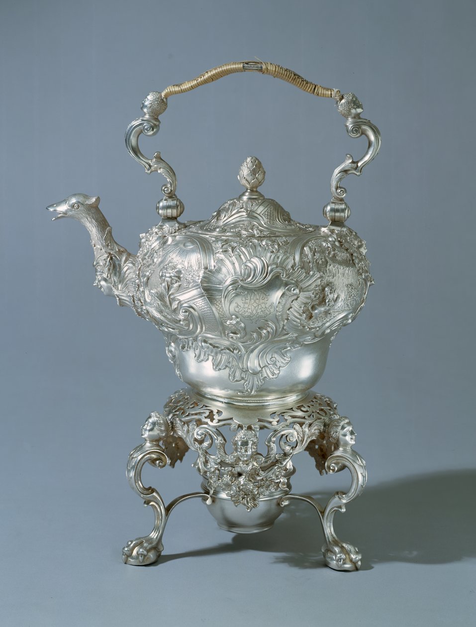 1747-48伦敦Thomas Whipham以高洛可可式方式制作的茶壶（银色） 作者 英语学校