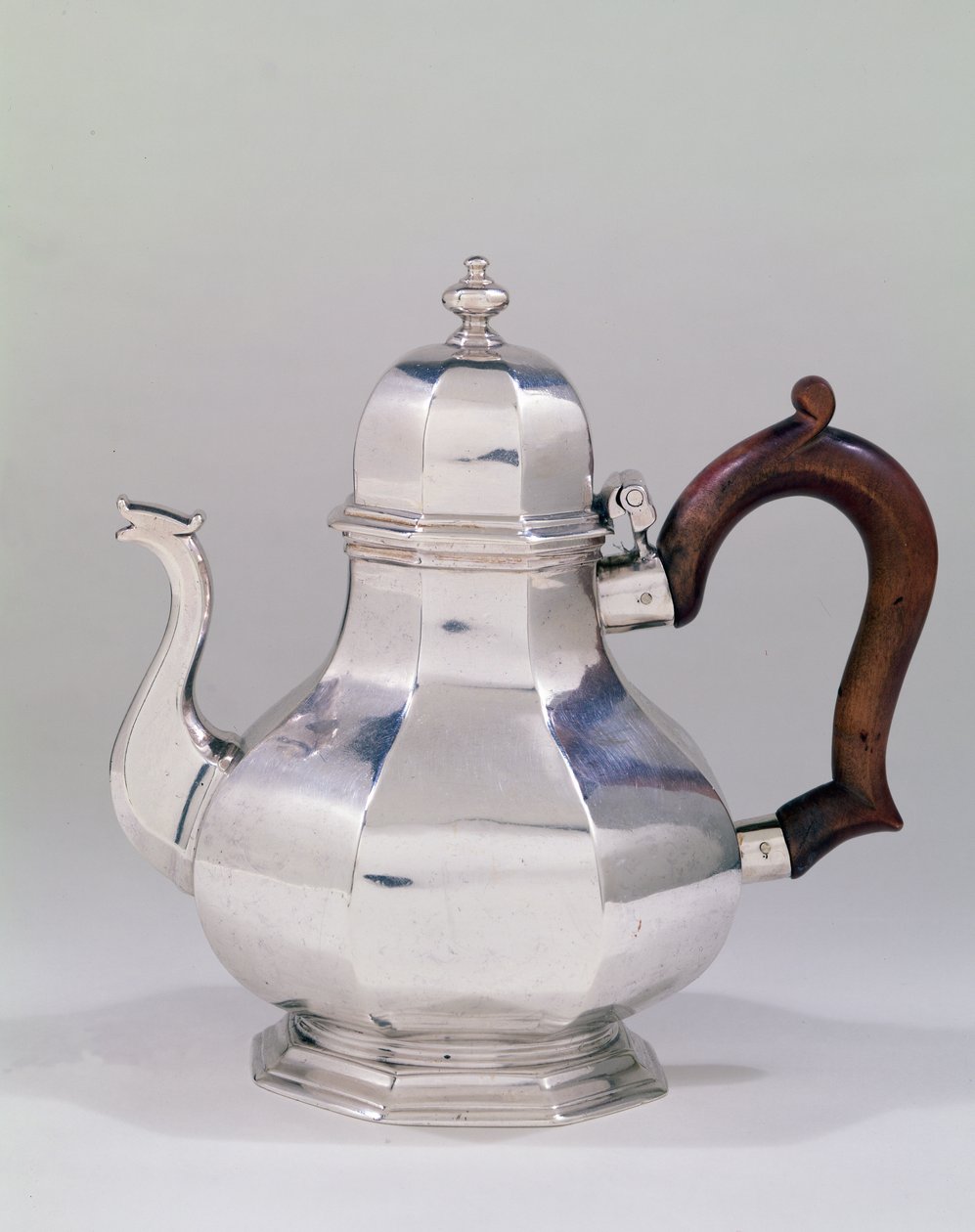 Tearle和Lamb的茶壶，1718-19（银色） 作者 英语学校