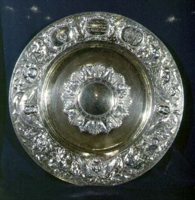 Caroline Alms Dish，伦敦制造，1665-1666（银镀金）（另见355579和355591） 作者 英语学校