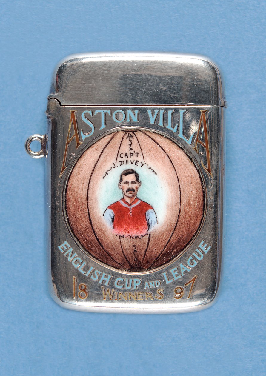 Vesta表壳饰有&39;Aston Villa英国杯和联赛冠军&39;，1897年（金属和珐琅） 作者 英语学校