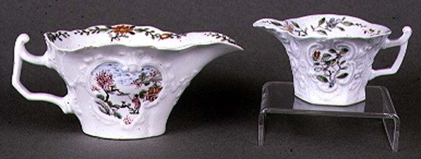 伍斯特形椭圆形酱油船和奶精，珐琅彩瓷装饰，c.1750-55（陶瓷） 作者 英语学校