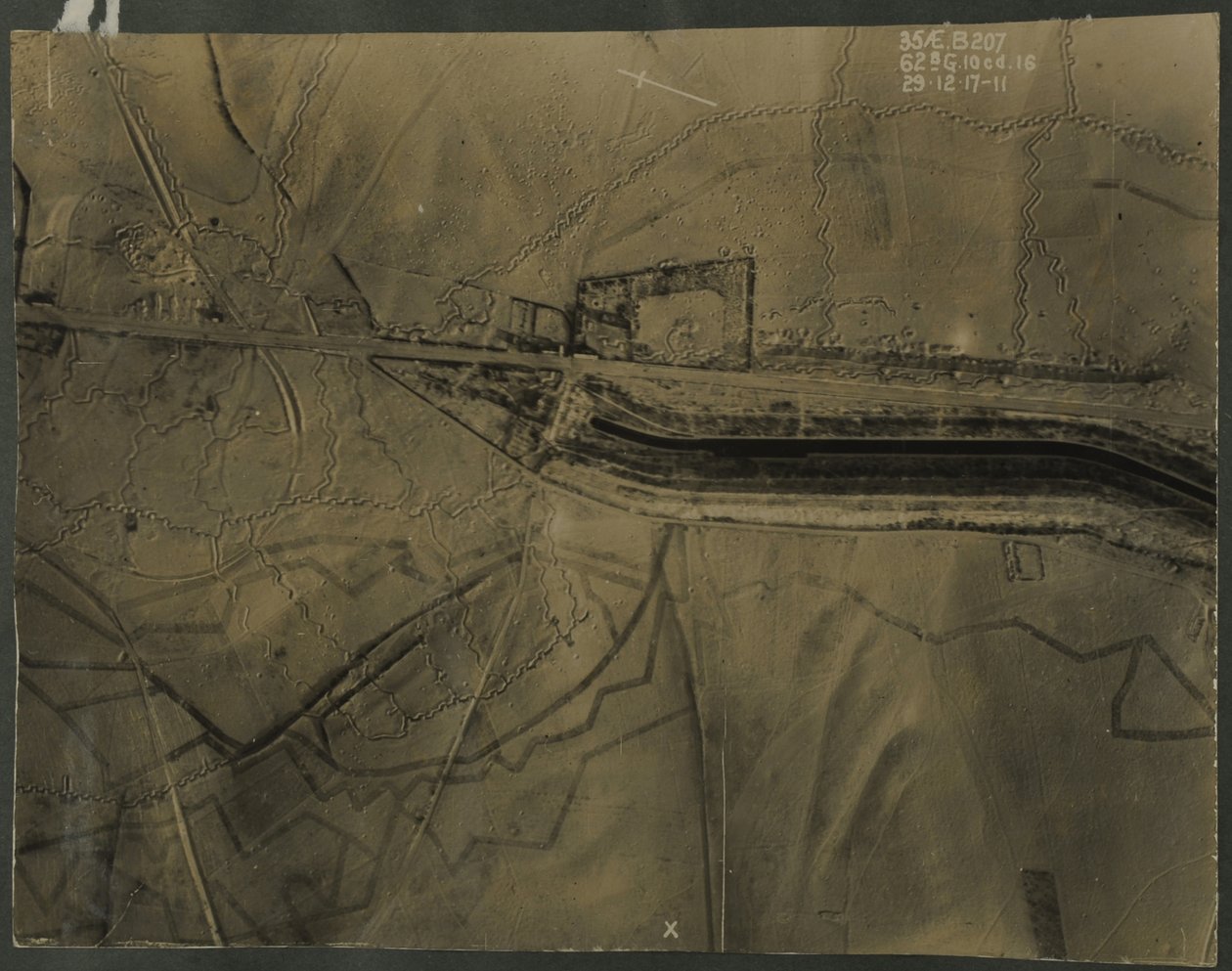 与WWI战壕的航拍照片，1917年 作者 英国摄影师