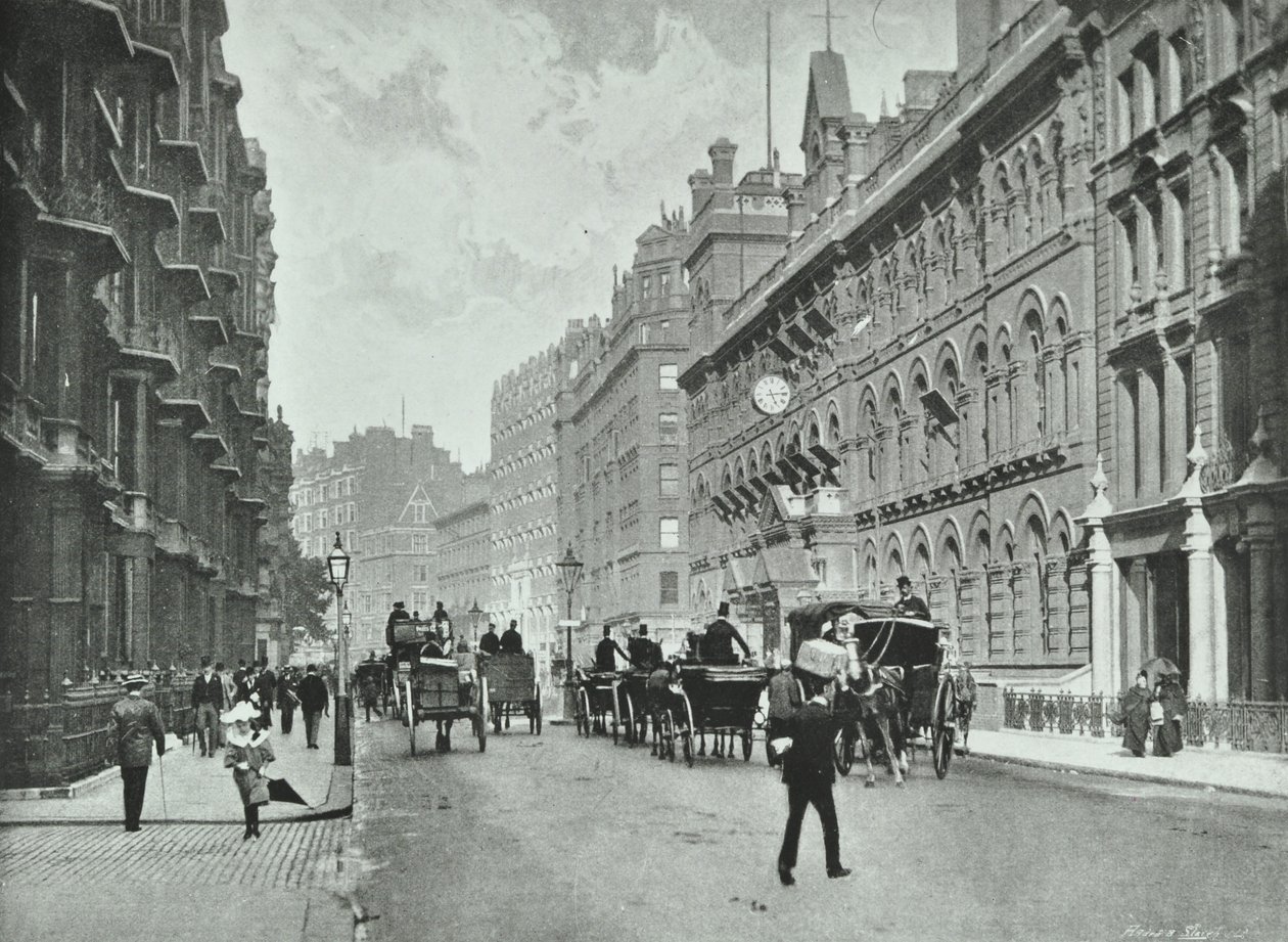 军队和海军商店，维多利亚街，威斯敏斯特LB：向东看弗朗西斯街，1895年 作者 英国摄影师