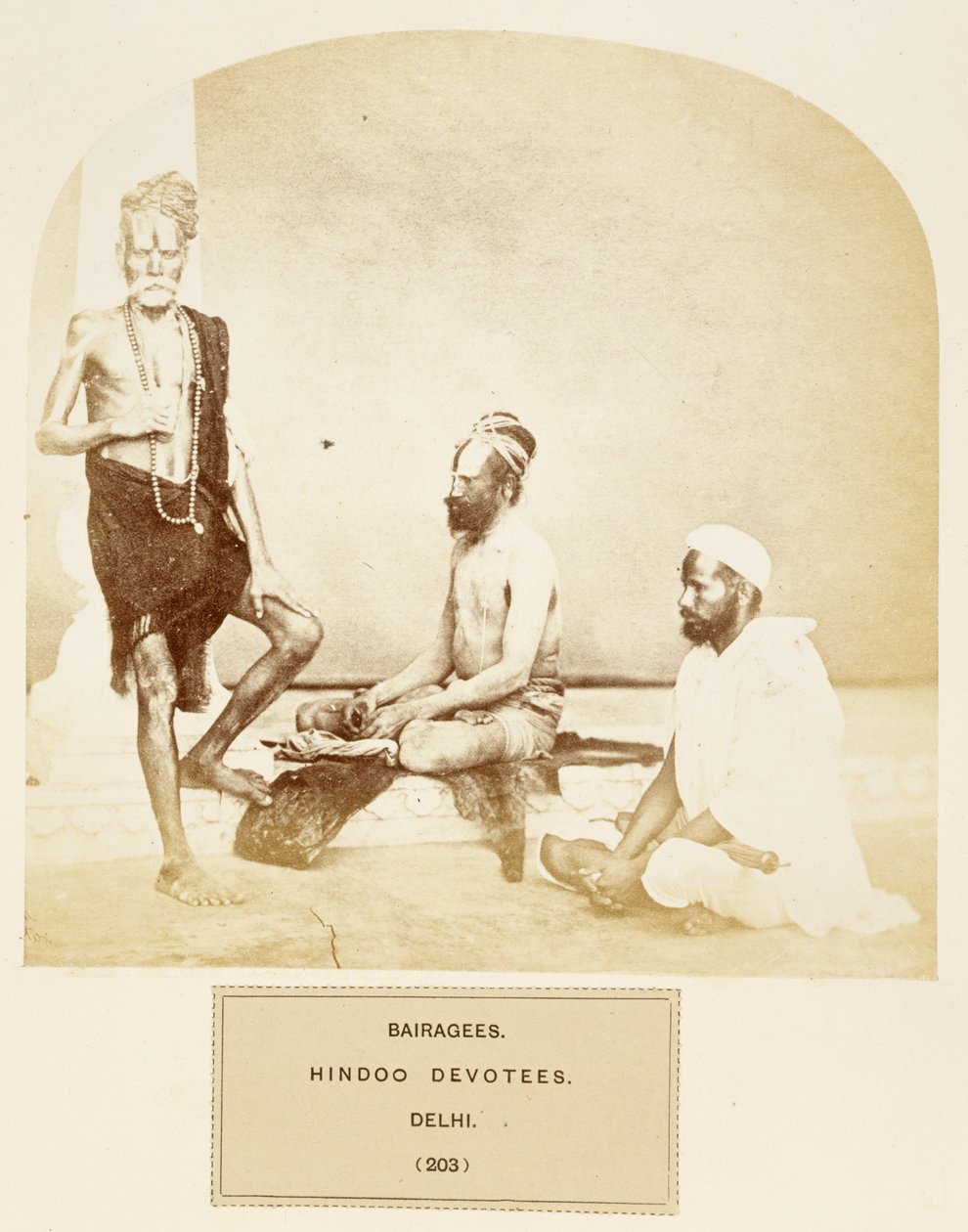 Bairagees，Hindoo奉献者，德里，来自印度人民，由J. Forbes Watson，1868年出版（蛋白印刷品） 作者 英国摄影师