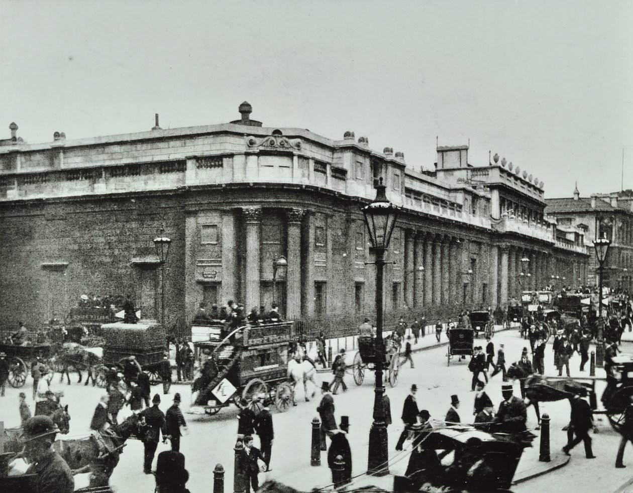 英格兰银行，Threadneedle街，伦敦金融城，1890年 作者 英国摄影师