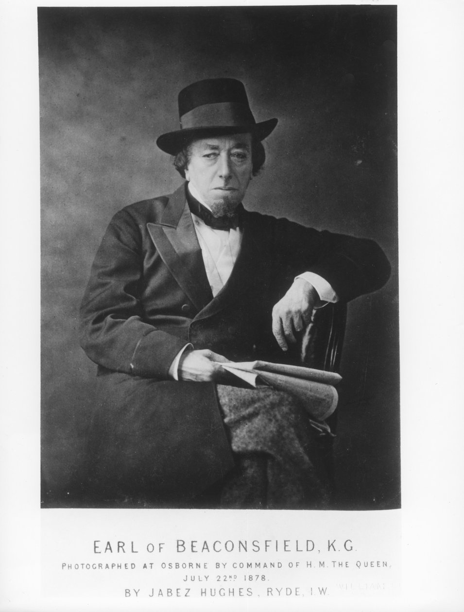 本杰明迪斯雷利，比肯斯菲尔德的第一伯爵（1804-81）由Jabez Hughes在怀特岛的Osborne House拍摄 作者 英国摄影师