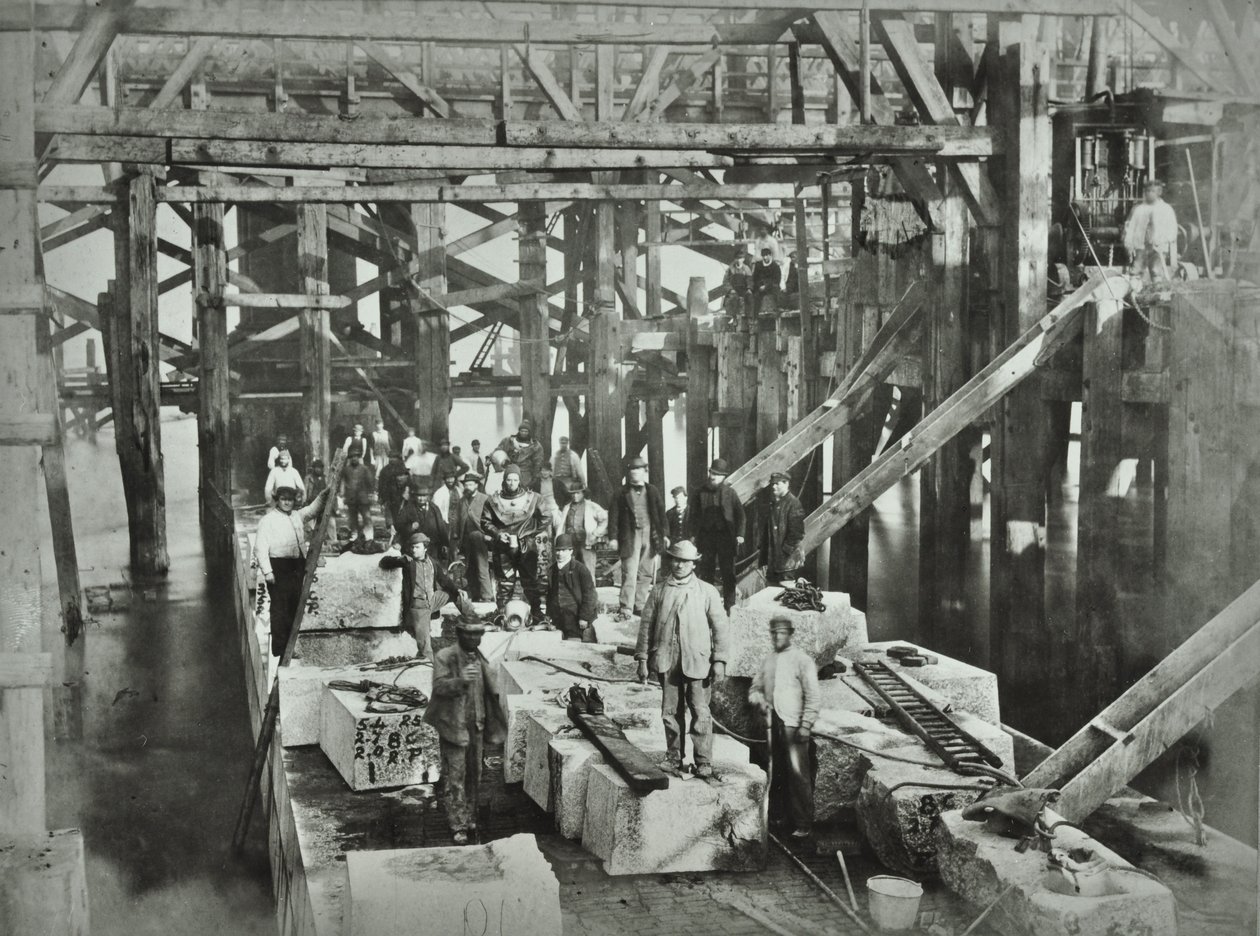 Blackfriars Bridge：建筑工人，1869年 作者 英国摄影师