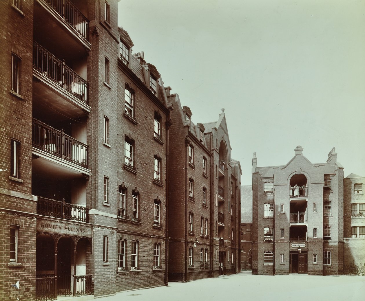 Borough Road Estate: 住宅楼，伦敦 作者 英国摄影师