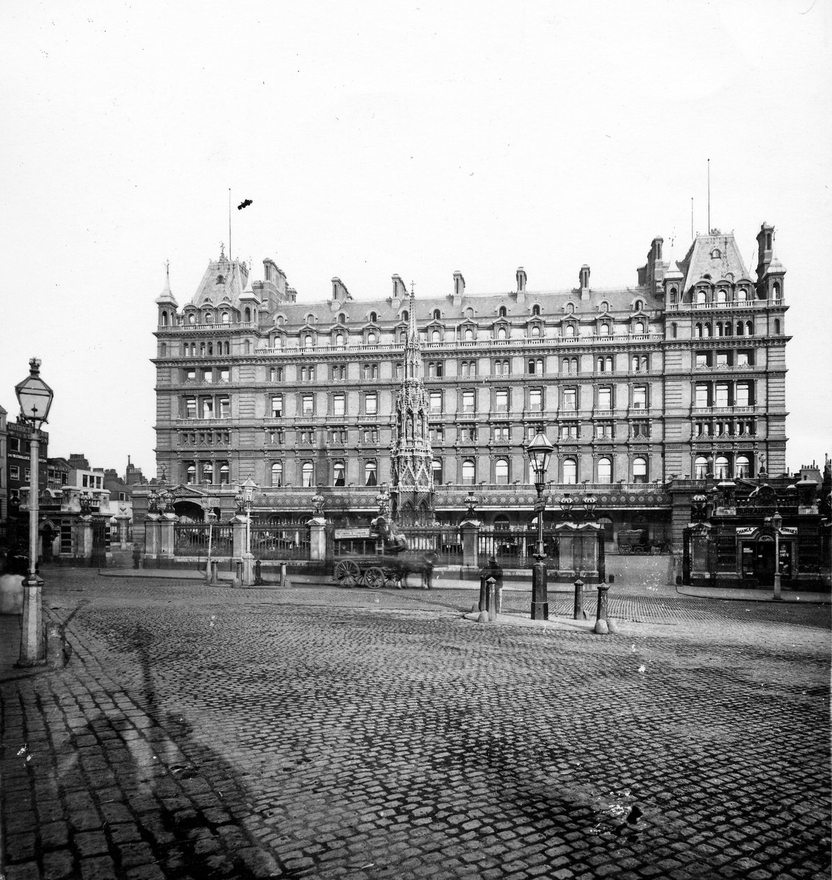 查林十字车站酒店，1889年（照片） 作者 英国摄影师