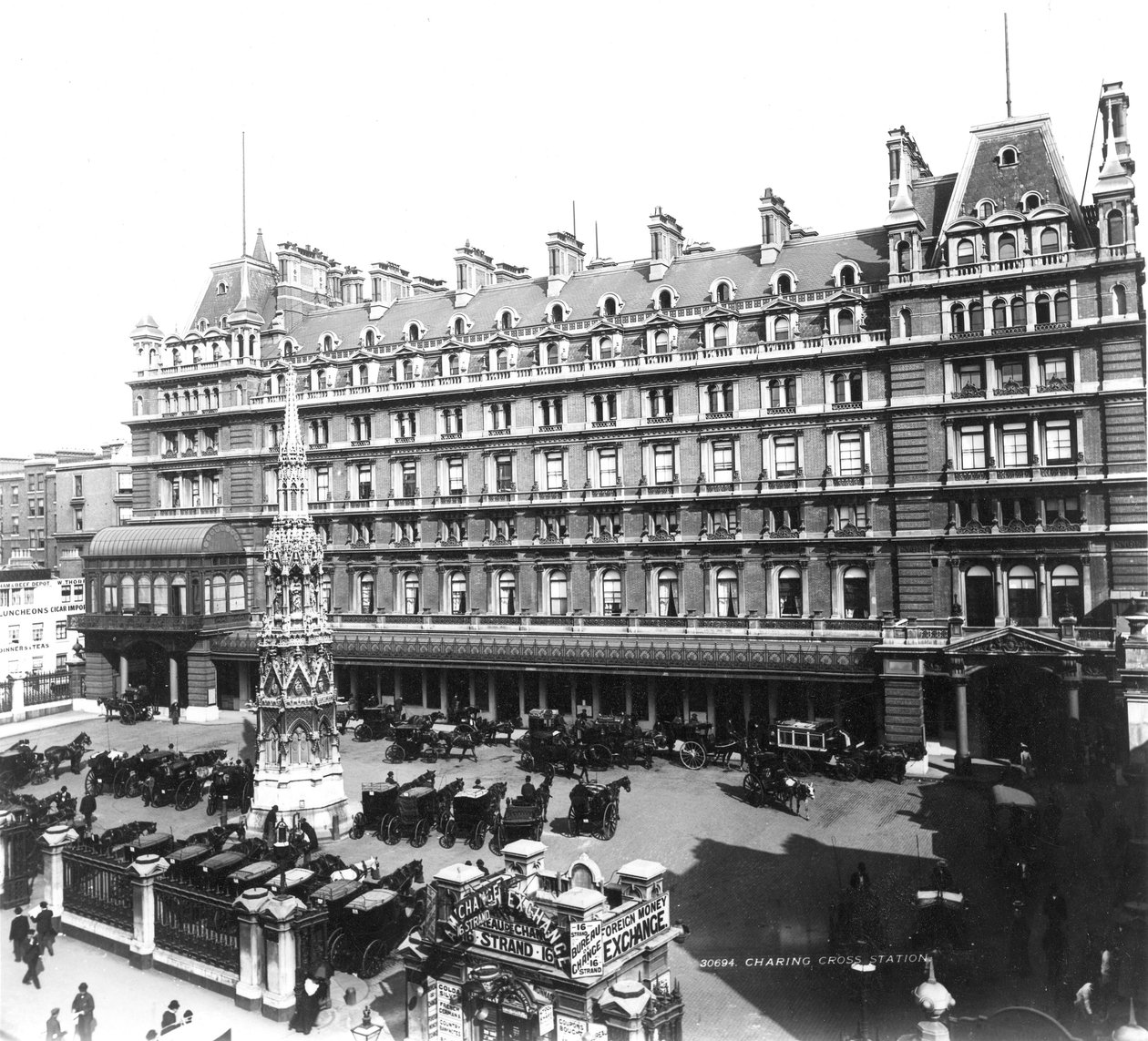 查林十字车站酒店，1889年（照片） 作者 英国摄影师