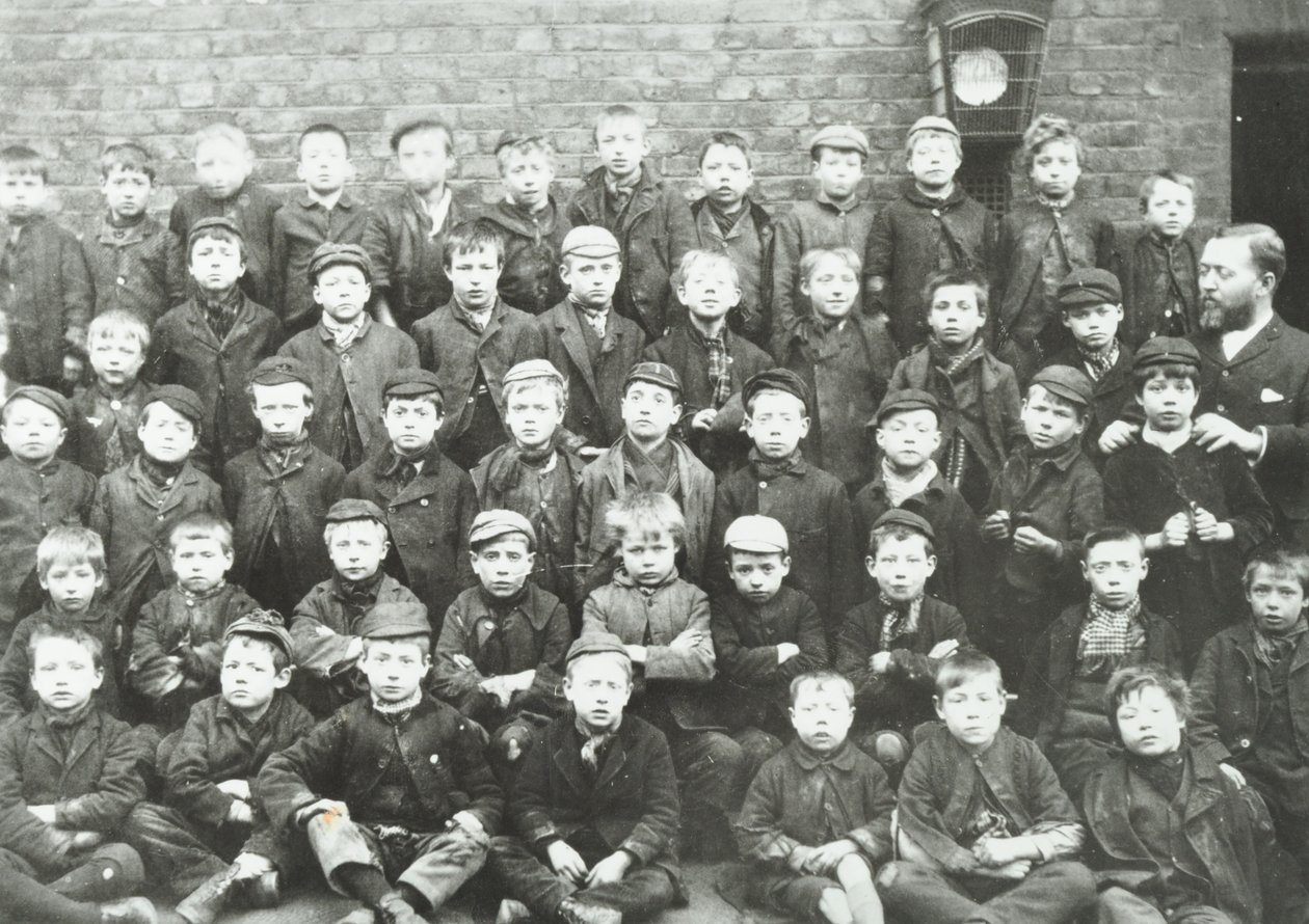 乔门街学校：男生组，1895年 作者 英国摄影师