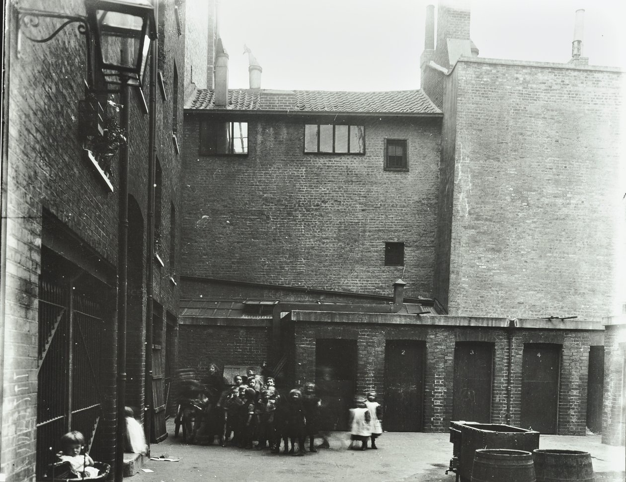 达弗林街：Costermongers Buildings，伦敦，1896年 作者 英国摄影师