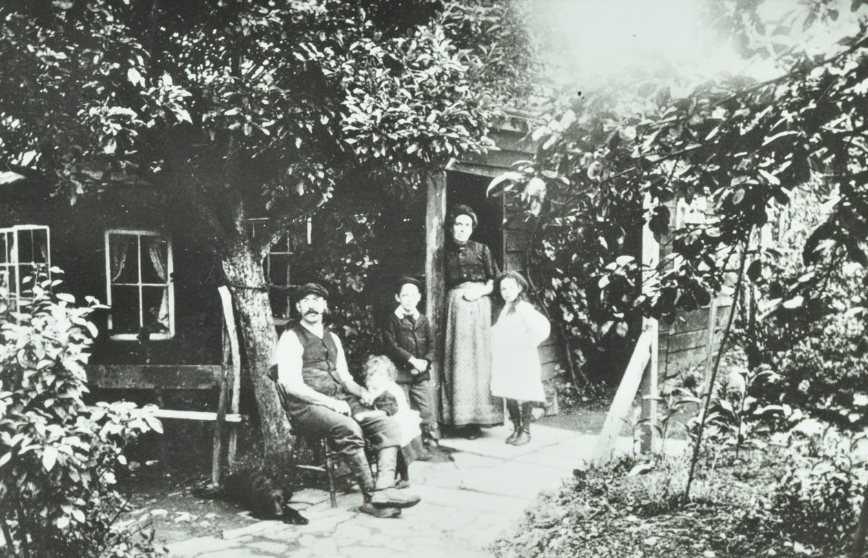 长老路：玫瑰小屋，1890年 作者 英国摄影师