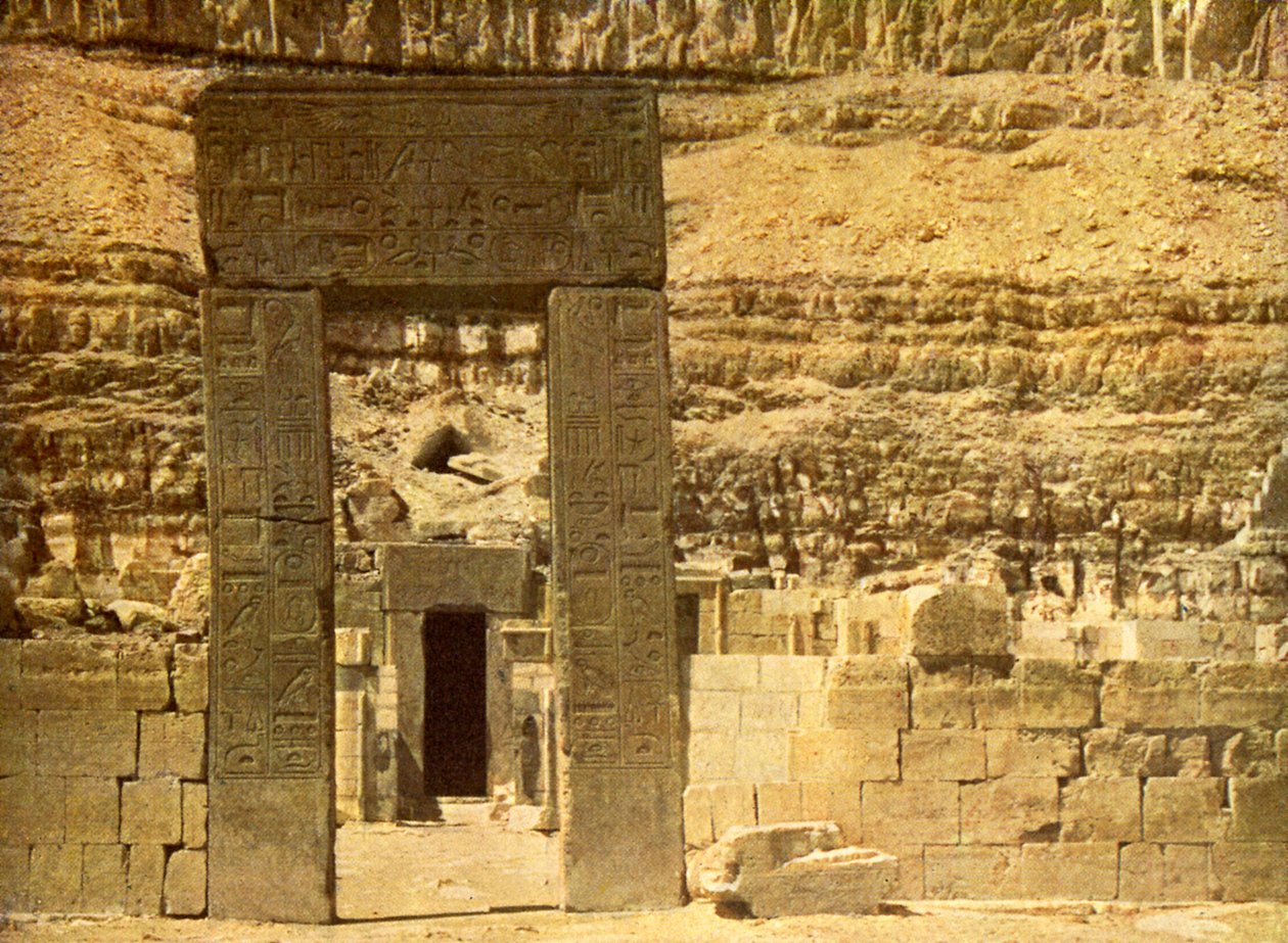 Holy of Holies in the Temple of El Bahri, Egypt. 作者 英国摄影师