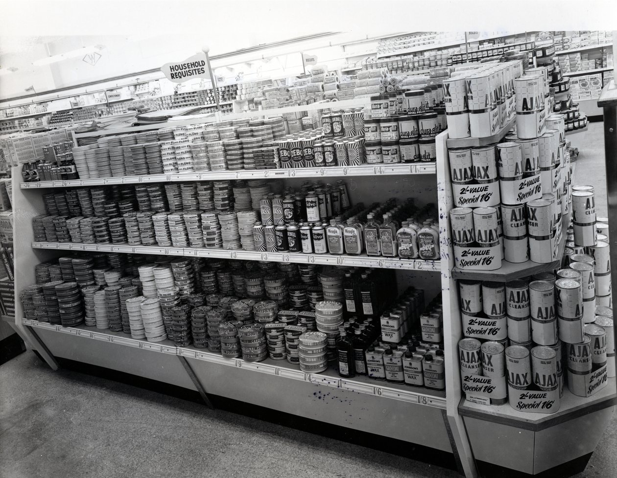 家居必需品过道，Woolworths商店，1956年 作者 英国摄影师
