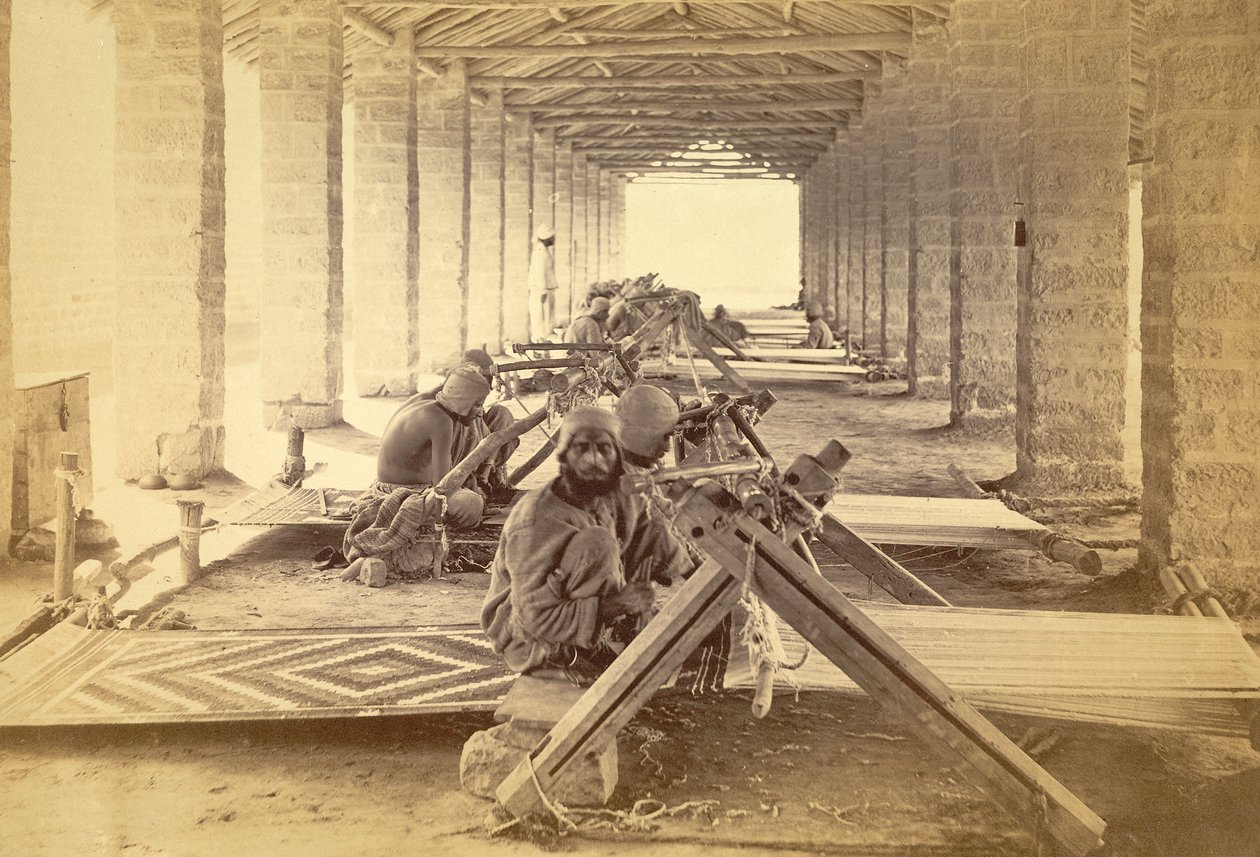 卡拉奇监狱的纺织工人。1873 年（摄影照片） 作者 英国摄影师