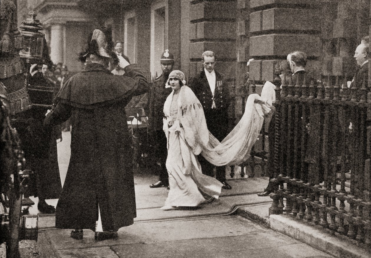 伊丽莎白女士伊丽莎白鲍里斯于1923年4月26日前往她的婚礼，前往约克公爵，后来的国王乔治六世，来自二十五年的故事，1935年出版 作者 英国摄影师