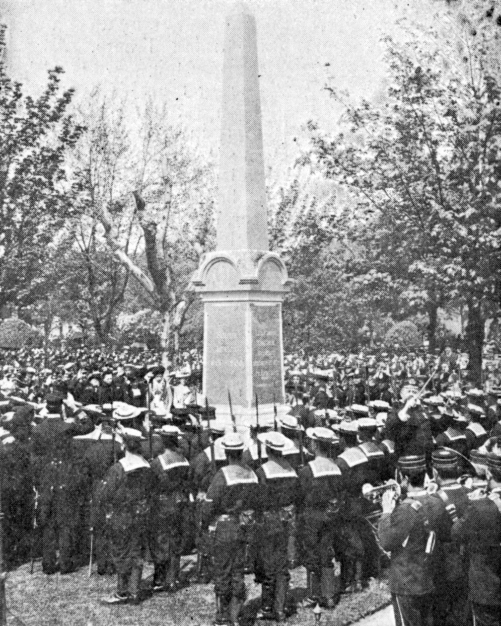 纪念以纪念HMS官兵的强大，例证从国王，1901年5月25日 作者 英国摄影师