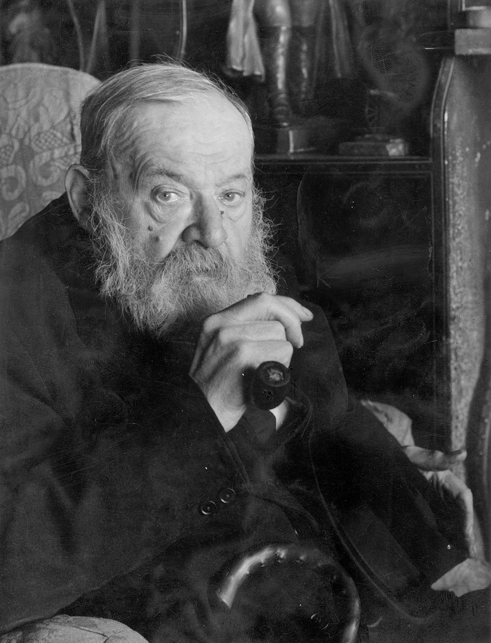 Hilaire Belloc，在他的房子，国王土地，希普利，西萨塞克斯郡的肖像 作者 英国摄影师