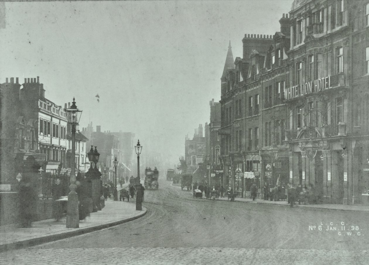 普特尼桥：1898年从普特尼大街接近公路 作者 英国摄影师