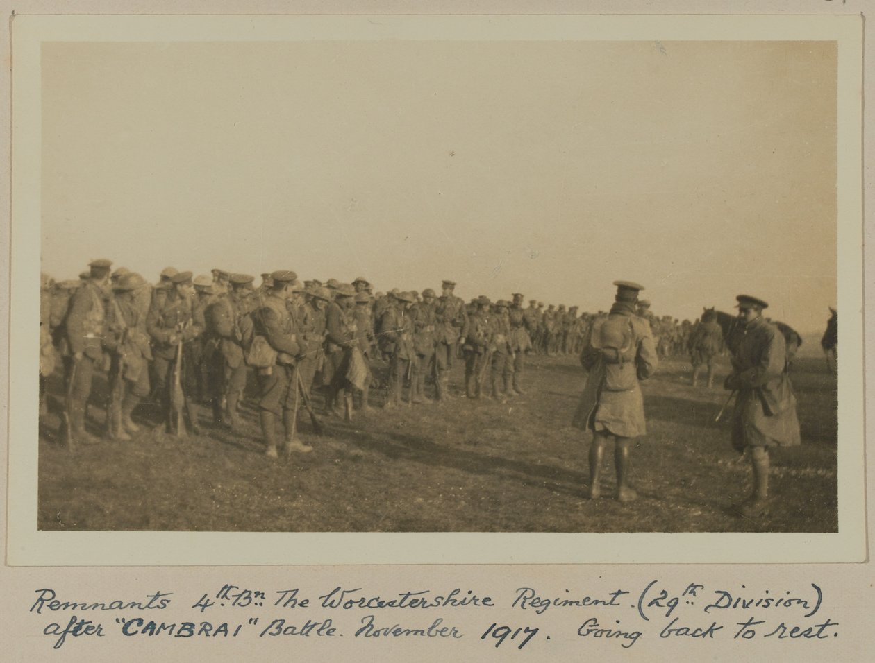 残余第4。 BN。 1917年11月“CAMBRAI”战役后的伍斯特郡军团（第29师），重新休息 作者 英国摄影师