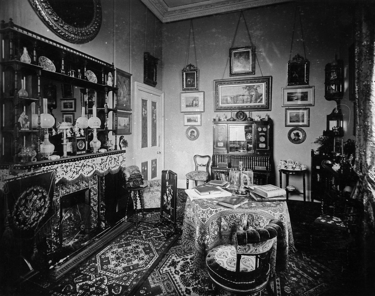 Baden-Baden的Villa Hohenlohe酒店的客房 作者 英国摄影师