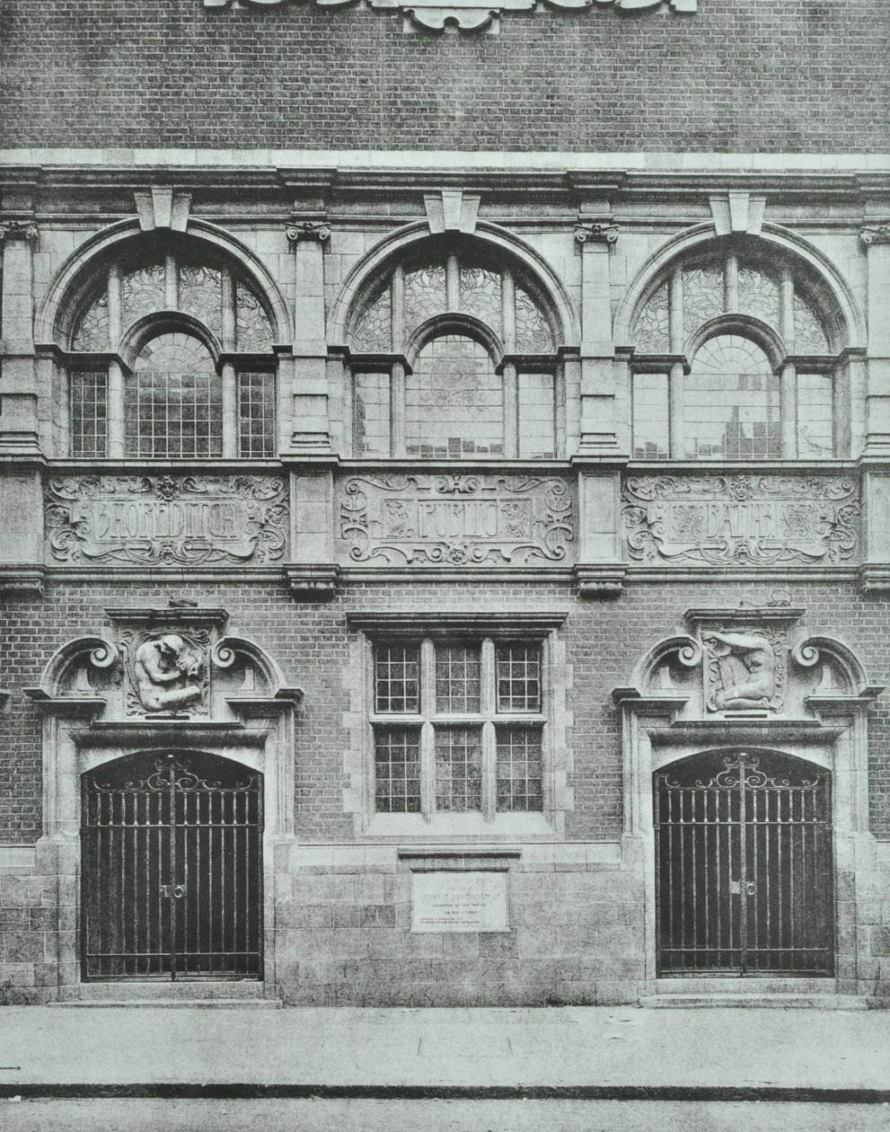 肖尔迪奇公共浴场：外观，1898年 作者 英国摄影师