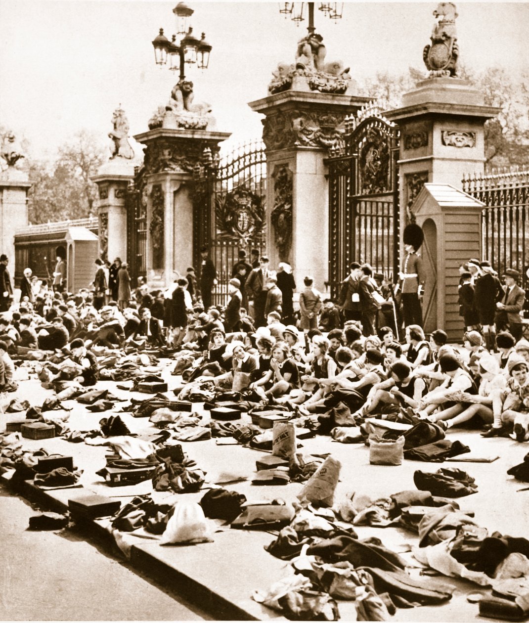 儿童禧年假日，1935年 作者 英国摄影师