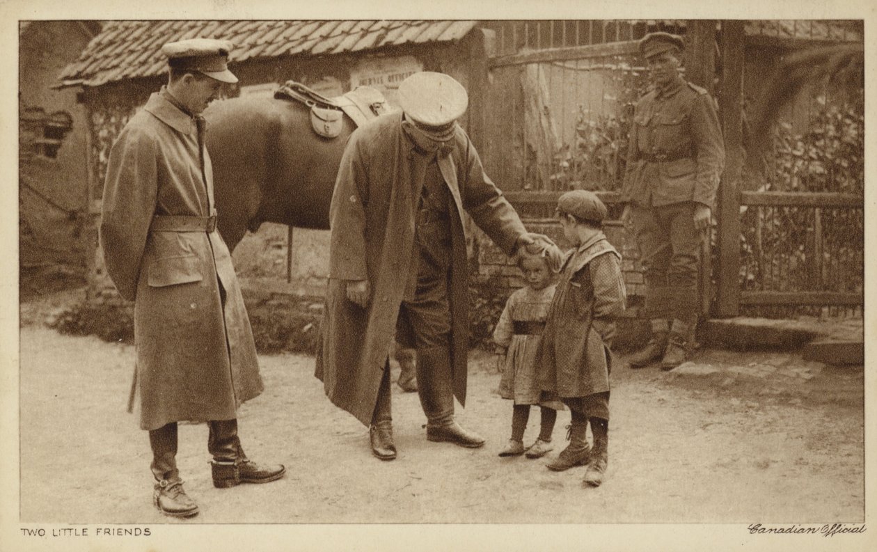 两个小伙伴（黑白照片） 作者 英国摄影师