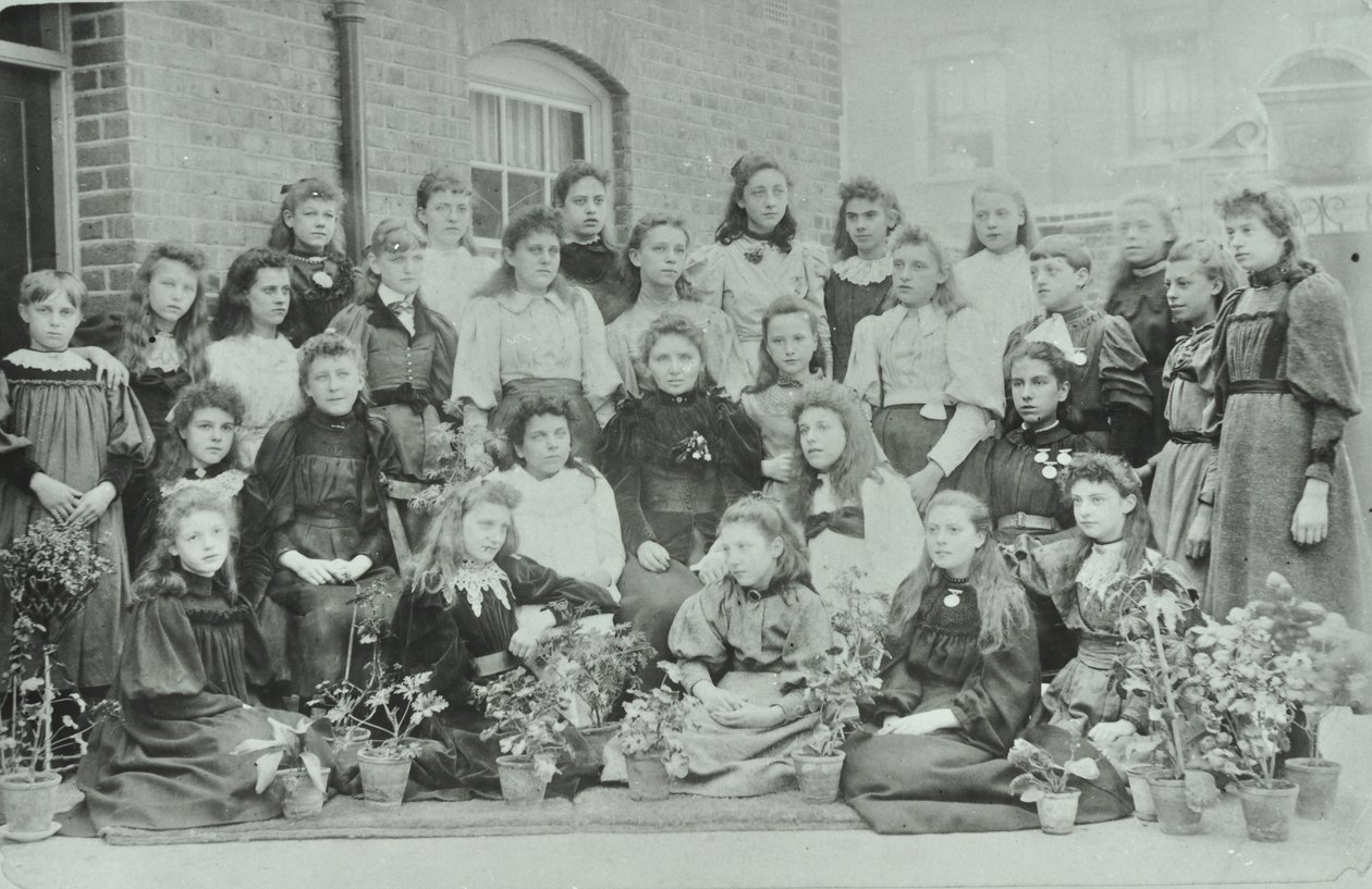 未知的女孩阶层，1896年 作者 英国摄影师