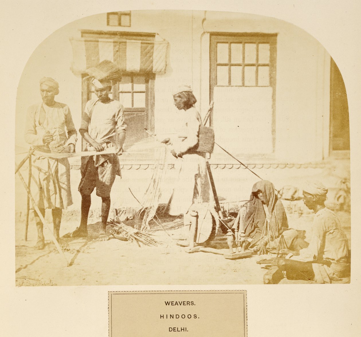 编织者，Hindoos，德里，来自印度人民，由J. Forbes Watson，1868年出版（蛋白印刷品） 作者 英国摄影师