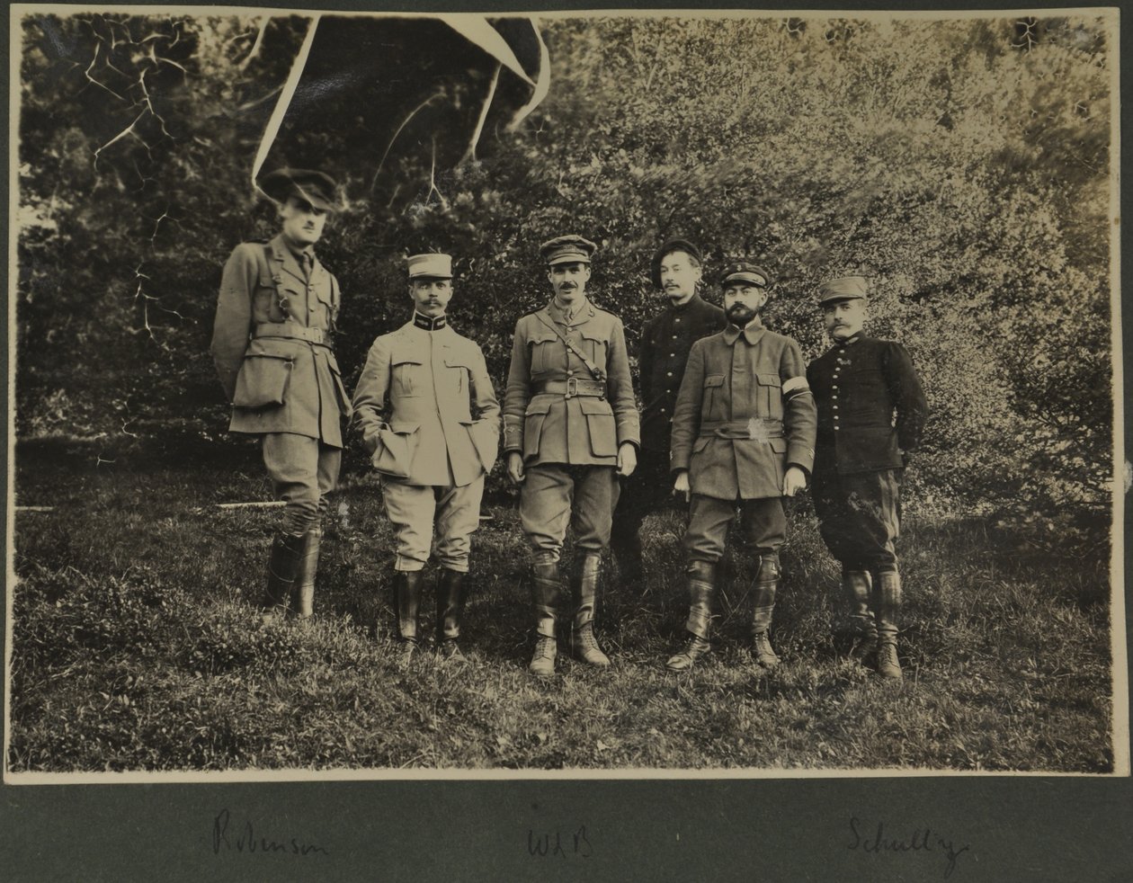 威廉劳伦斯布拉格和哈罗德罗珀罗宾逊与其他人，孚日，1915年 作者 英国摄影师
