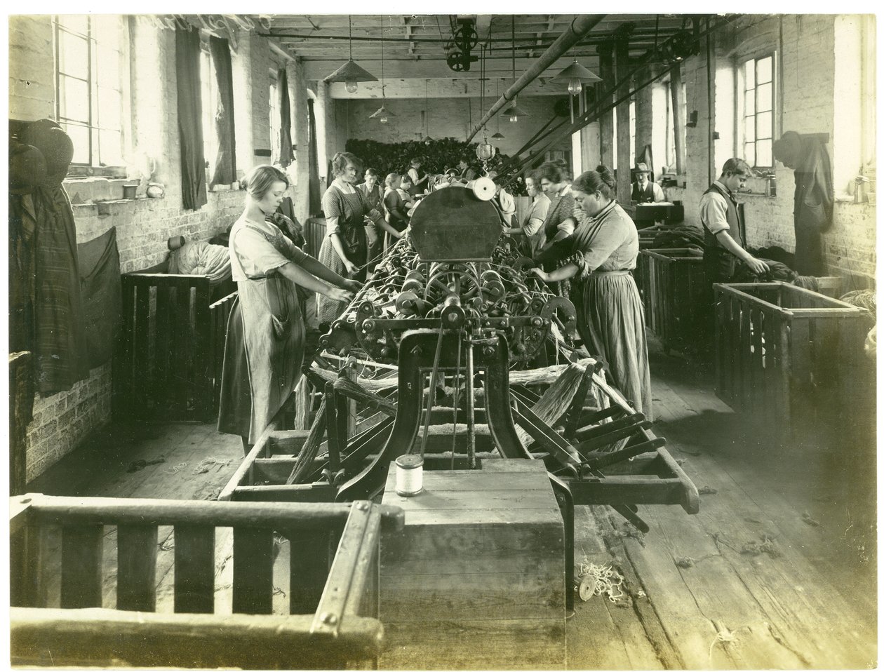 绕线室，休斯工厂2号，1923年 作者 英国摄影师