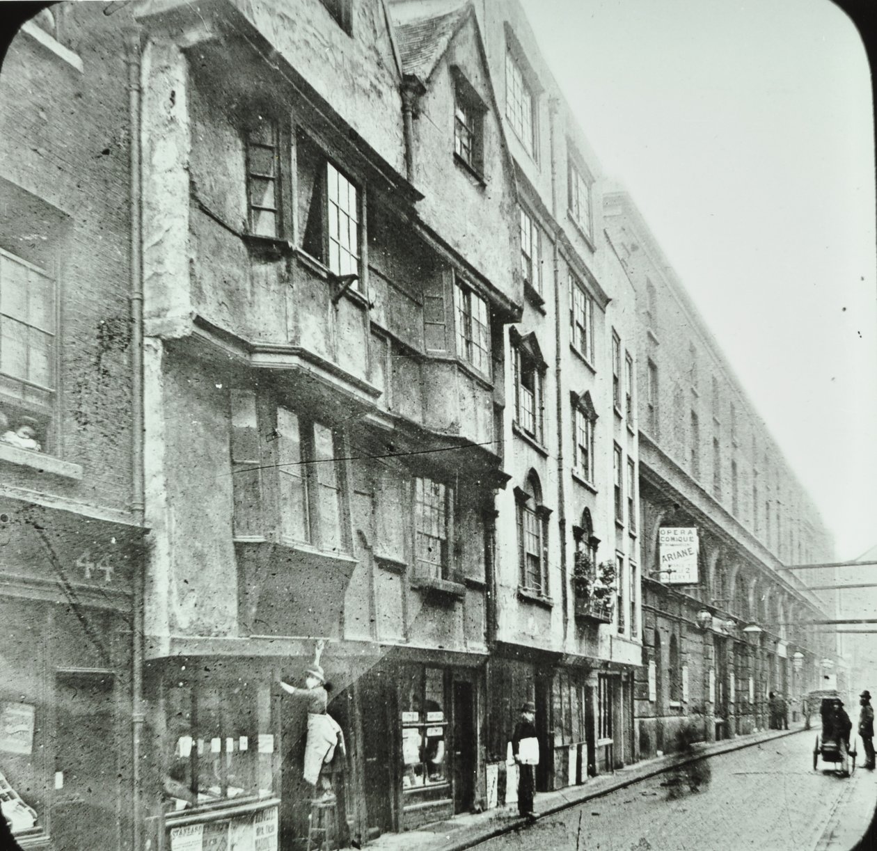 Wych Street，Westminster LB：向西看，1890年 作者 英国摄影师