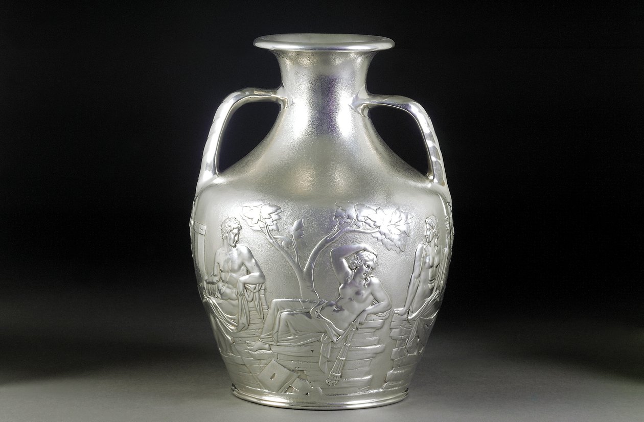 维多利亚时代的波特兰花瓶的银色复制品，1844年 作者 英语学校