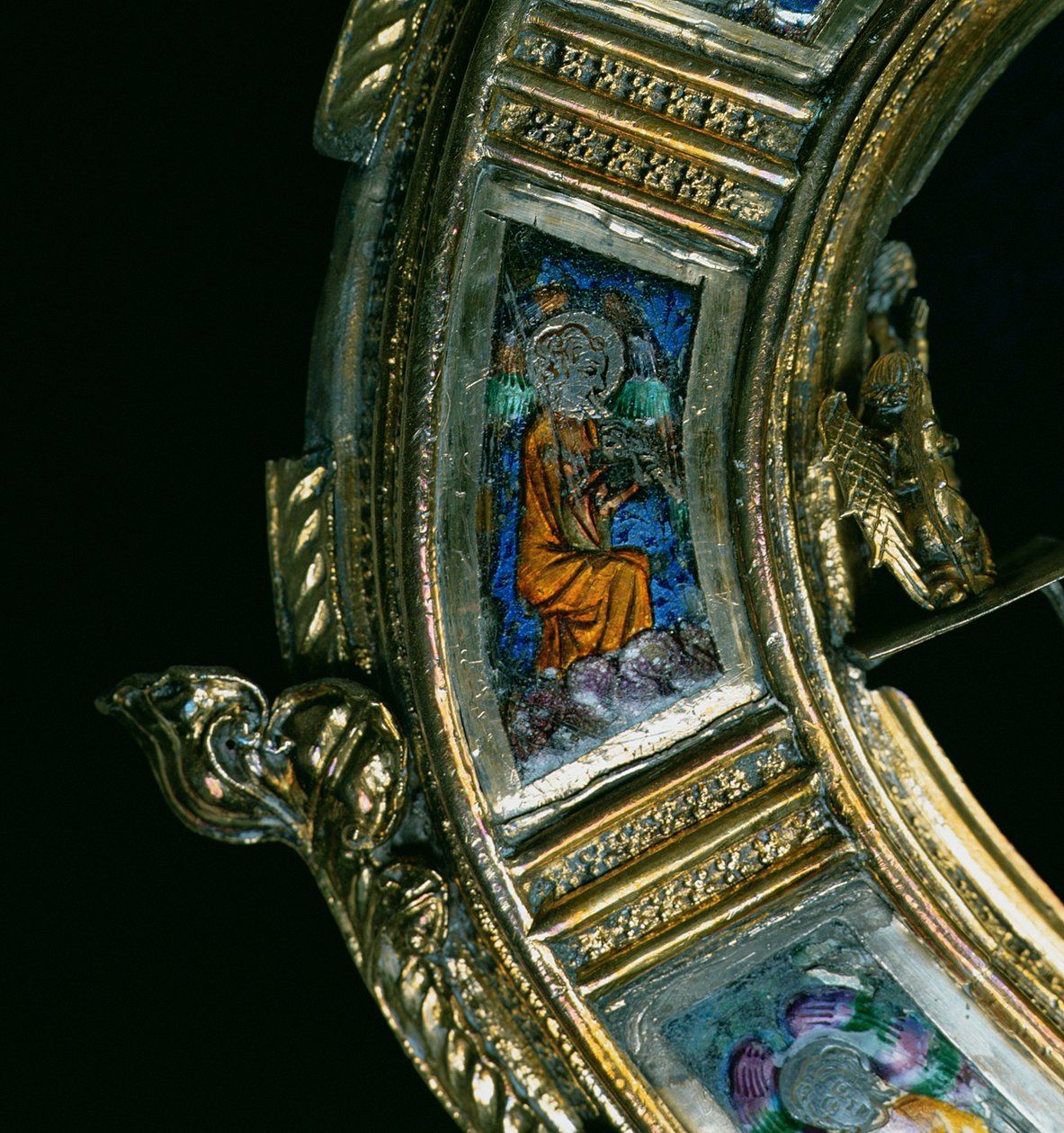 天使演奏管乐器，细节来自Wykeham威廉的克罗地亚（c.1320-1404）（银镀金和珐琅）（见205100-32） 作者 英语学校